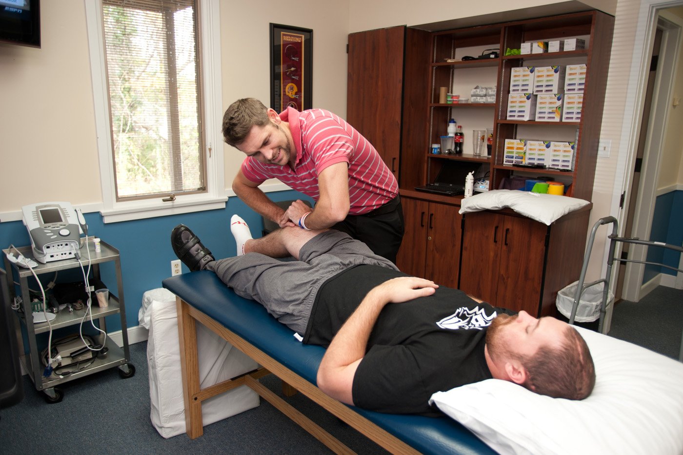 therapist massaging patiens knee